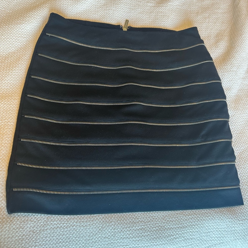 Stylish Black Zippered Skirt
